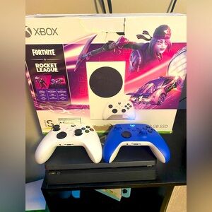 XBOX Series S with Fortnite + Rocket League Played only a few times! Merry 🎄